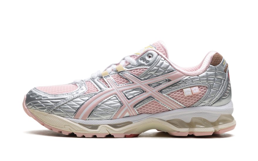 ASICS Gel-Nimbus 10.1 Vandy The Pink x atmos Banana Split Strawberry: la zapatilla running más dulce