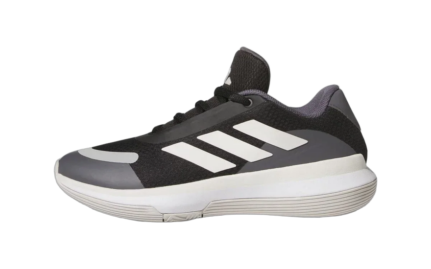 Adidas BB Legends Low Core Black Orbit Grey Grey Strata: la zapatilla de cancha más discreta (y práctica) de 2026