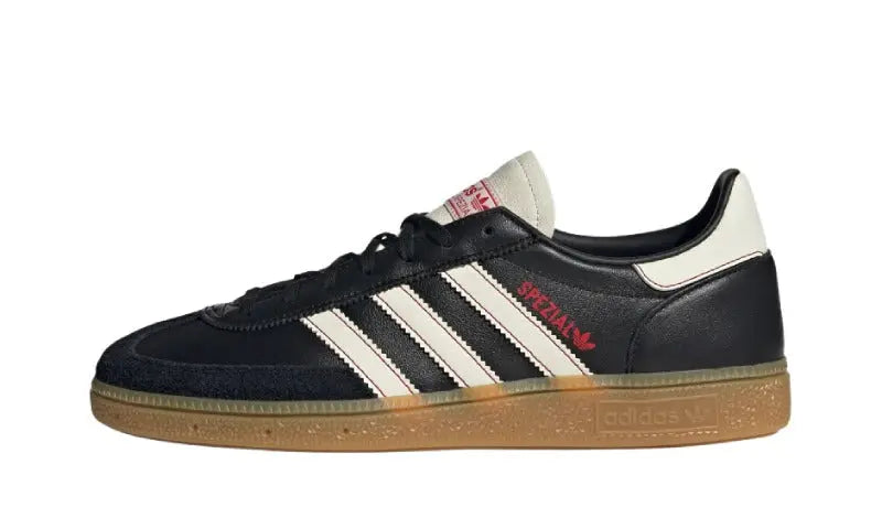 Adidas Handball Spezial Core Black Off White Red: la zapatilla retro de gamuza que necesitas