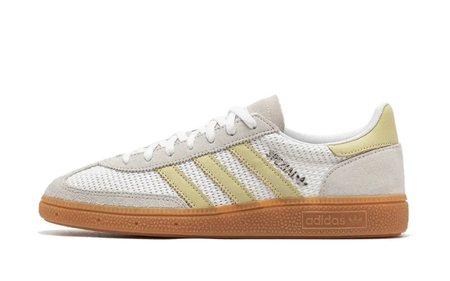 Adidas Handball Spezial White Powder Yellow: το ρετρό παπούτσι που χρειάζεσαι
