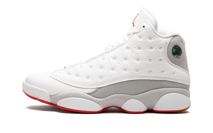 Air Jordan 13 Retro Wolf Grey: Sofistikeret grå, retro komfort