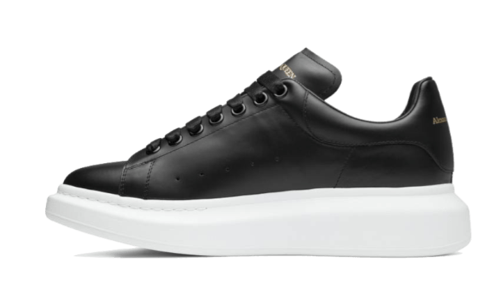 Alexander McQueen Oversized Black White Sole: tallaje, calidad y cómo combinarlas en 2026