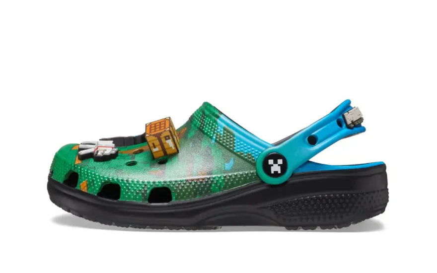 Crocs Classic Clog Minecraft Dark Forest: Zuecos icónicos para fans de Minecraft