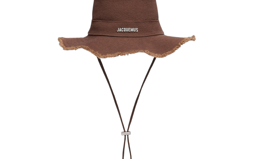 Jacquemus Le Bob Artichaut Frayed Expedition Hat Brown: el bucket hat que redefine el lujo minimalista