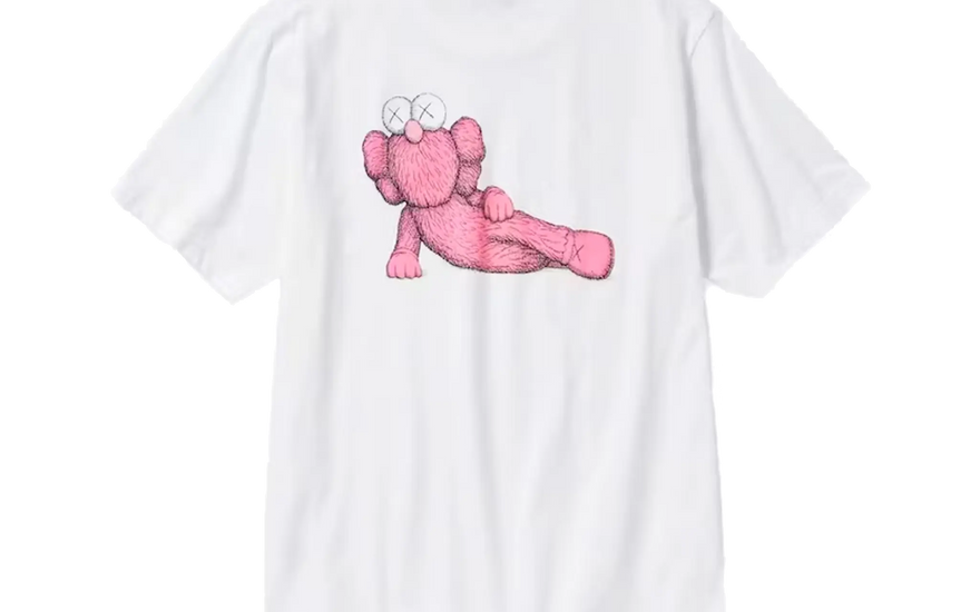 KAWS x Uniqlo UT Short Sleeve Graphic T-shirt Pink: la camiseta rosa que marca tendencia
