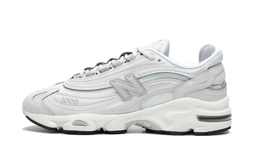 New Balance 1000 Raincloud Pack Silver Metallic: der metallische Sportschuh, der deinen städtischen Auftritt verwandelt