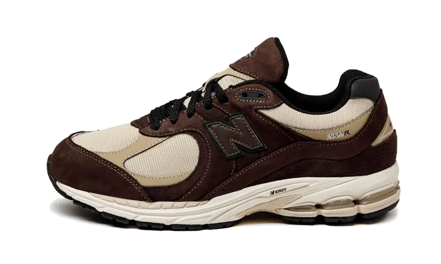 New Balance 2002R Black Coffee: la zapatilla que combina estilo retro y confort moderno