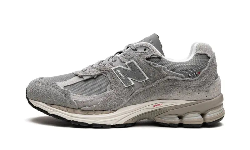 New Balance 2002R Pacchetto Protezione Grigio: edizione limitata di stile e comodità