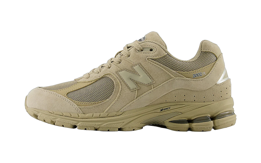 New Balance 2002R Stoneware Silver Metallic: Erfahrungen, Passform und wie du das vielseitigste Grau von 2026 kombinierst