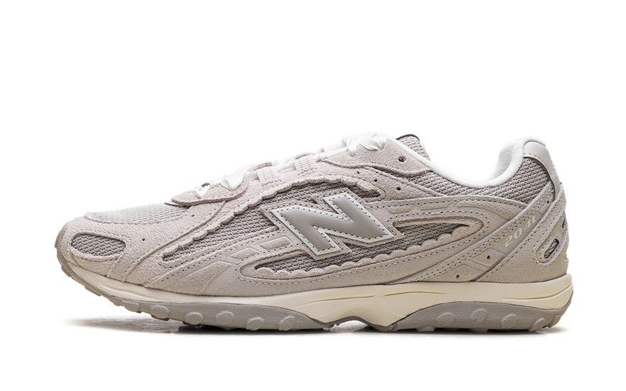 New Balance 204L Sea Salt: la sneaker crema que se ha convertido en el básico definitivo