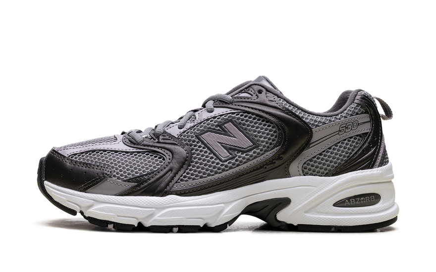 New Balance 530 Black Metalic — estilo retro con acabados metalicos