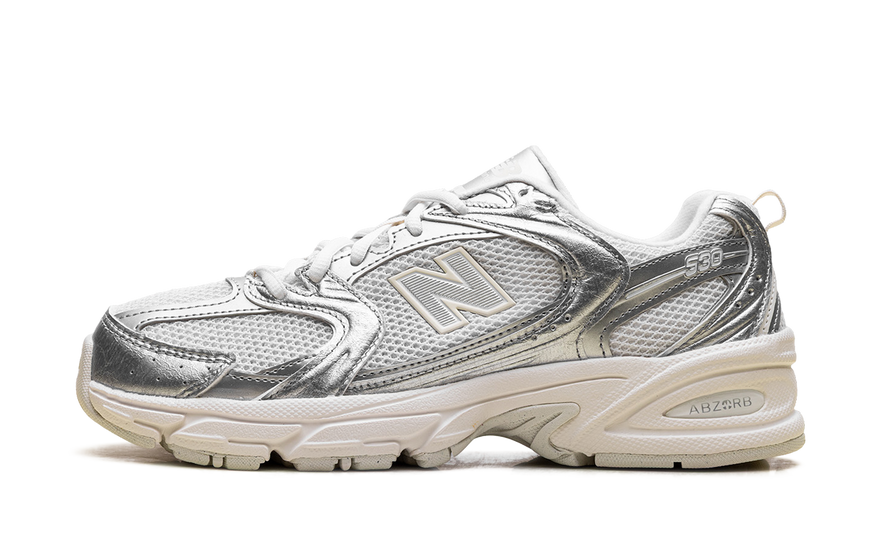 New Balance 530 Silver Metalic Reflection: la zapatilla plateada que domina el revival Y2K en 2026