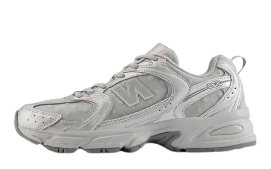 New Balance 530 Silver Metallic Raincloud Polka Dots: Zapatillas plateadas con lunares que transforman tu look