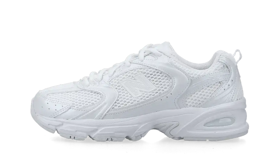 New Balance 530 Triple White: the white shoe that combines style and comfort