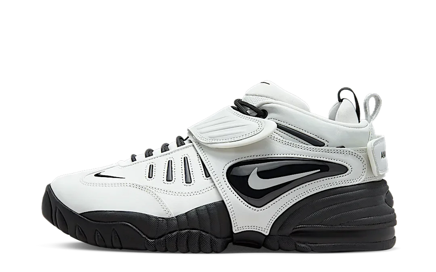 Nike Air Adjust Force AMBUSH Summit White Black: la sneaker statement para la calle