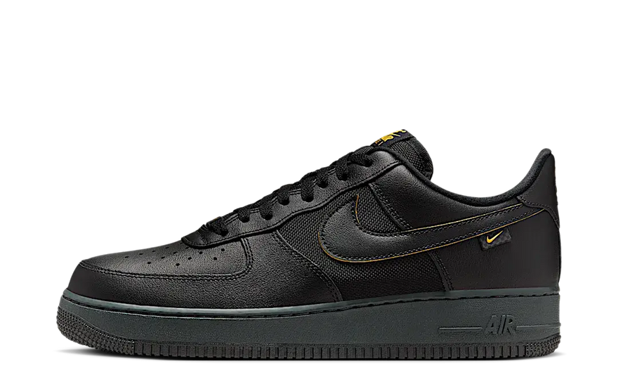 Nike Air Force 1 07 Black University Gold: de klassieker met gouden toets die je nodig hebt