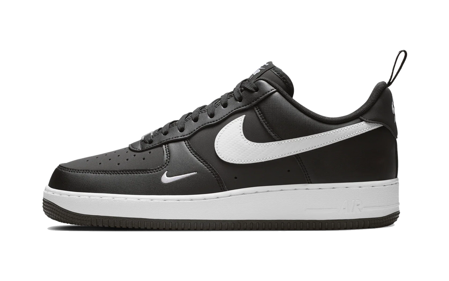 Nike Air Force 1 Low '07 LV8 Carbon Fiber Swoosh Black White: el clásico de 1982 con swoosh de fibra de carbono