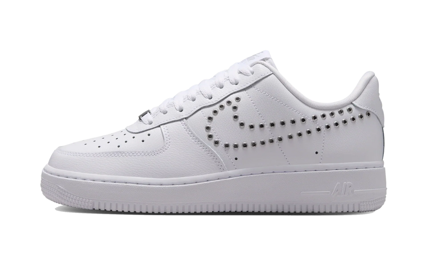Nike Air Force 1 Low '07 LV8 Triple White Metallic Silver (Women's): τα λευκά AF1 με ασημί λάμψη που ταιριάζουν με όλα