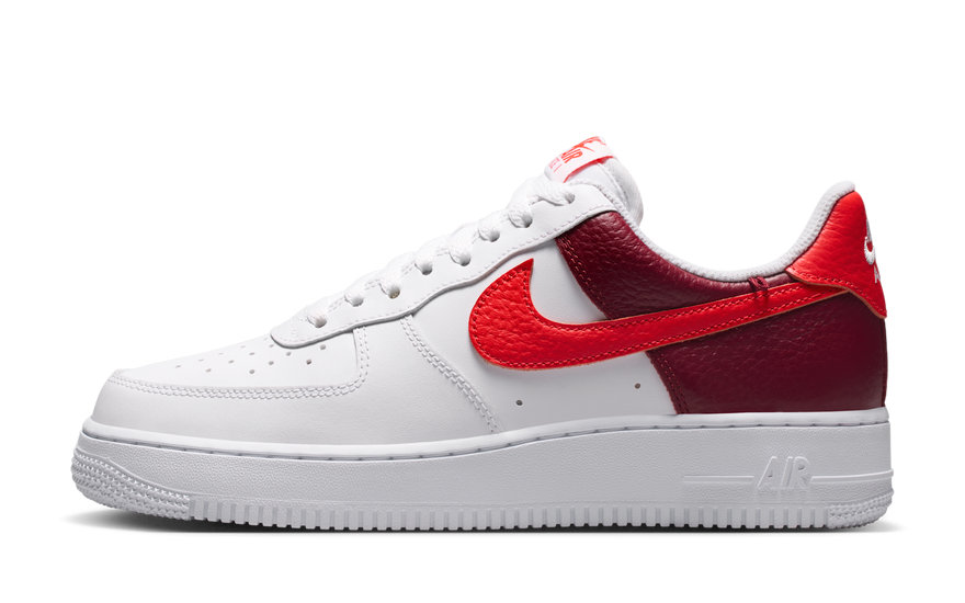 Nike Air Force 1 Low '07 White Light Crimson Gold Charm Bracelet: la AF1 que lleva joyería de serie