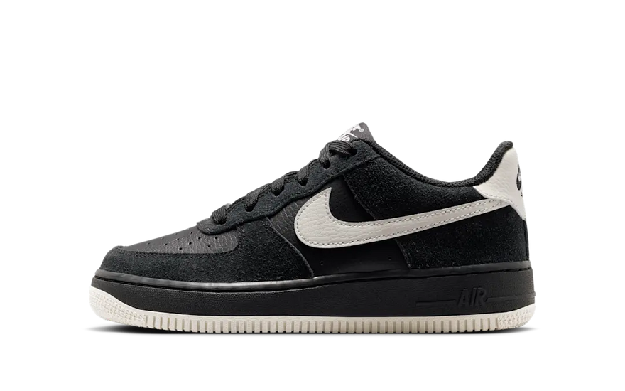 Nike Air Force 1 Low LV8 2 Black Light Bone — O AF1 reinventado para o teu streetwear