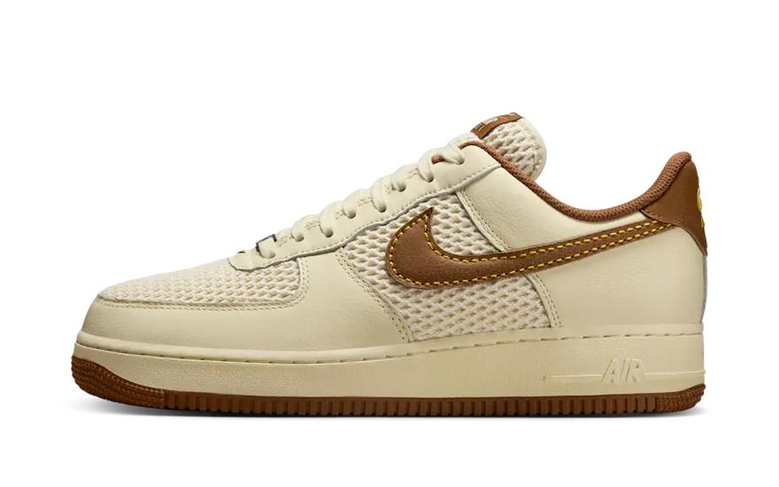 Nike Air Force 1 Low '07 LV8 Coconut Milk Canyon Gold Light British Tan — Der erneuerte Klassiker für städtische Outfits