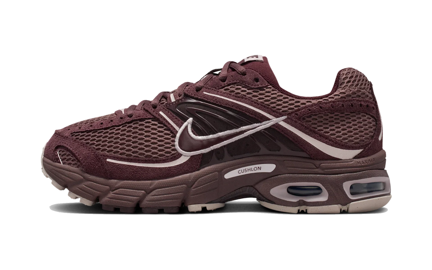 Nike Air Max Moto 2K SE Tattoo Burgundy Crush: el Y2K burdeos con gráfico tatuaje que arrasa en 2026