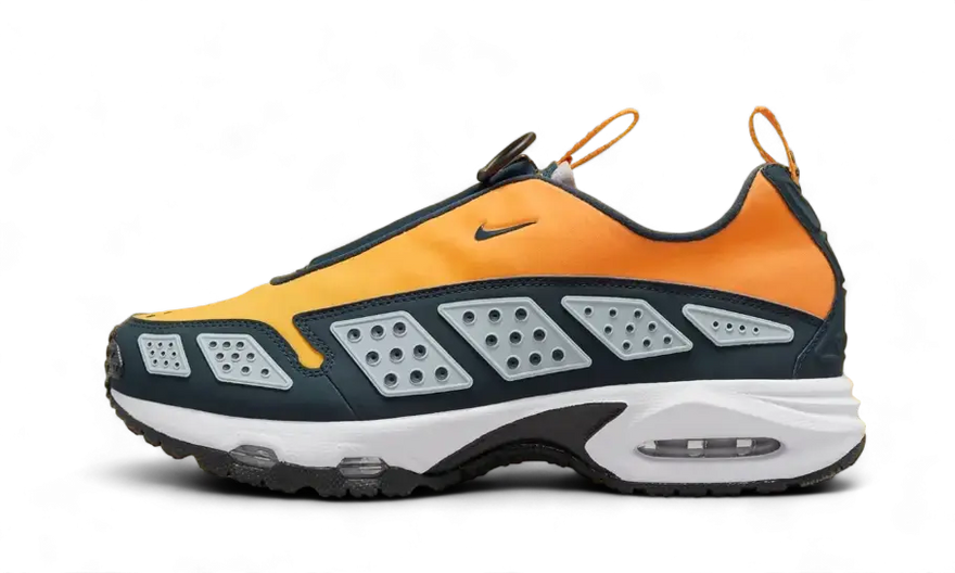 Nike Air Max Sunder Canyon Gold: Gold sneakers with cushioning and urban style