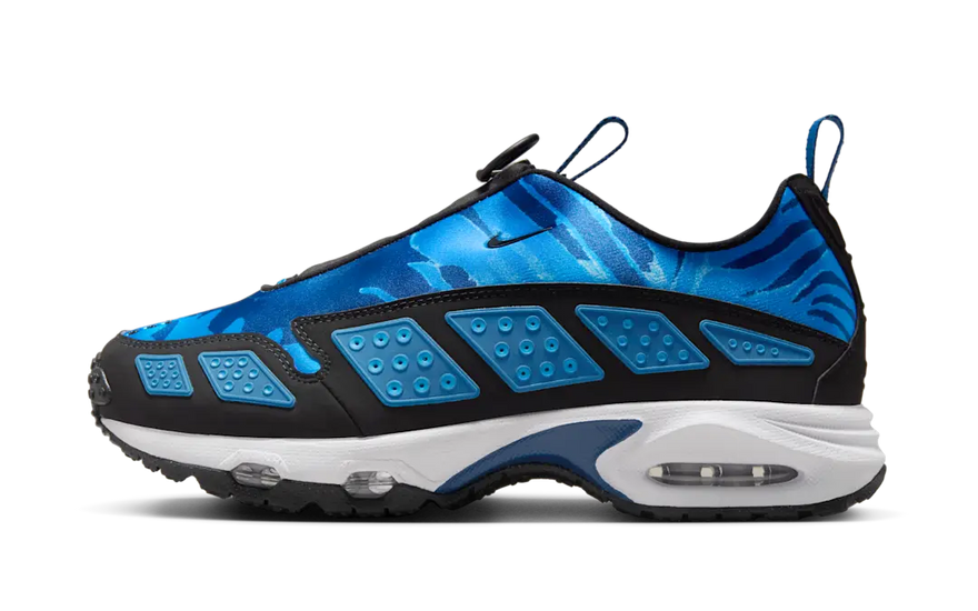 Nike Air Max Sunder Court Blue Camo: blauwe camouflage met Air Max comfort