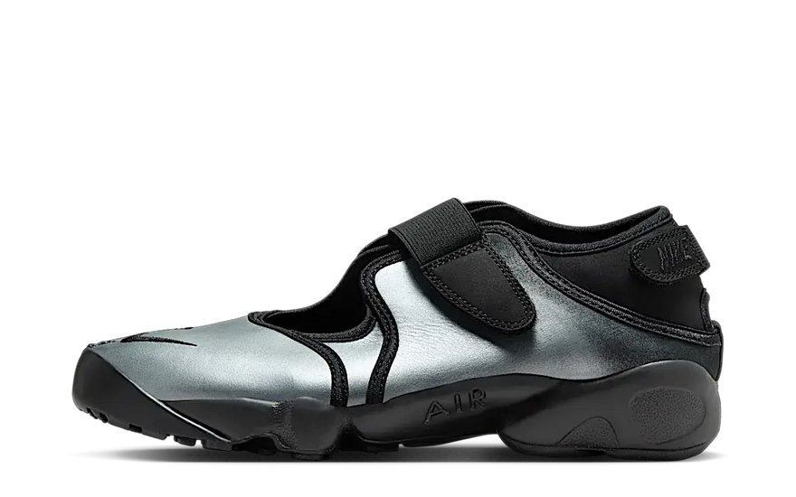 Nike Air Rift LTR Metallic Silver — delt stil og metallisk glans