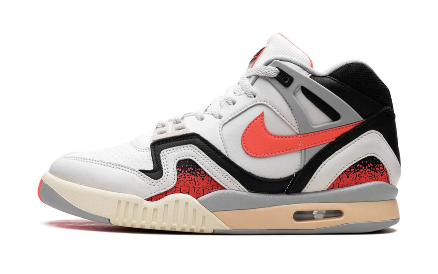 Nike Air Tech Challenge II Lava Calda (2024): Rivoluzione retrò per la strada e la pista