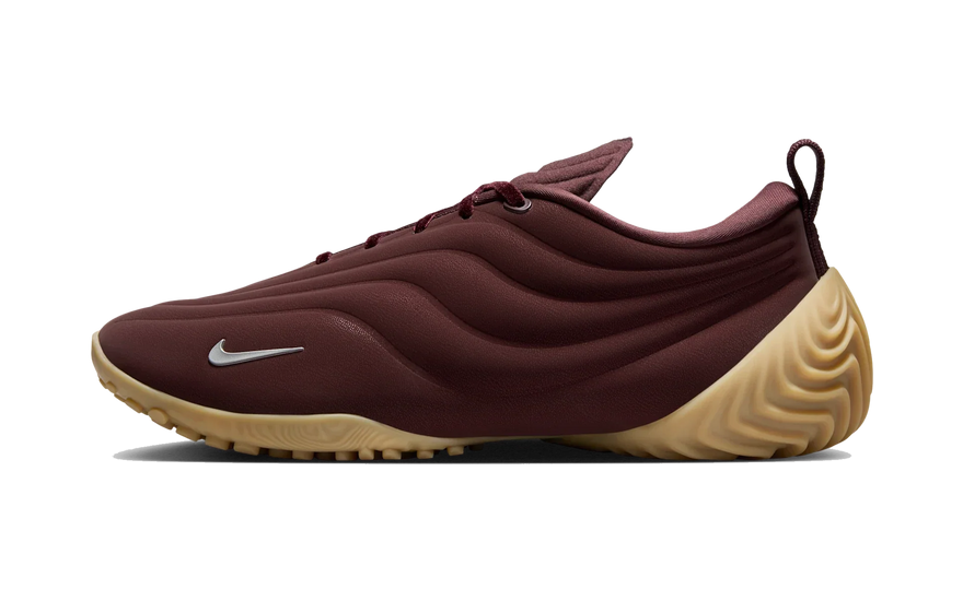 Nike Astra Ultra Burgundy Crush Gum: la sneaker de perfil bajo diseñada con IA que domina 2026