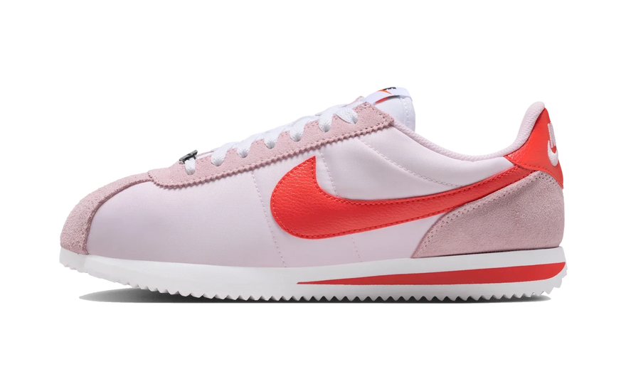 Nike Cortez Textile Pink Foam Light Crimson: el rosa lechoso que se ha convertido en la zapatilla del año