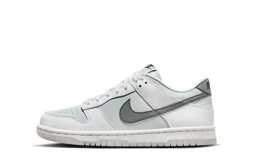 Nike Dunk Low Reflective Swoosh White: las zapatillas blancas que brillan en la ciudad