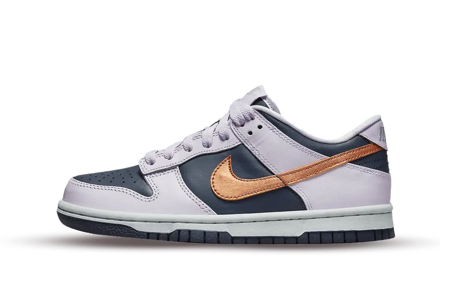 Nike Dunk Low SE Copper Swoosh (GS) - Silueta negra con toque cobre para tu estilo
