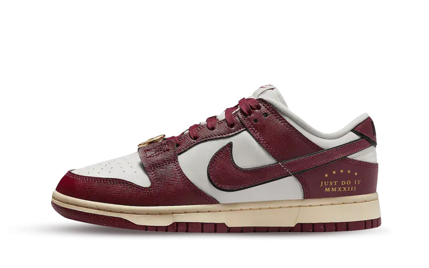 Nike Dunk Low SE Just Do It Sail Team Red: Urban elegance til kvinder