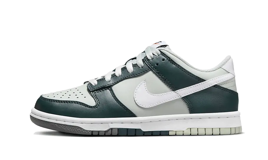 Nike Dunk Low Split Deep Jungle: Le scarpe verdi che rinnovano il tuo stile cittadino