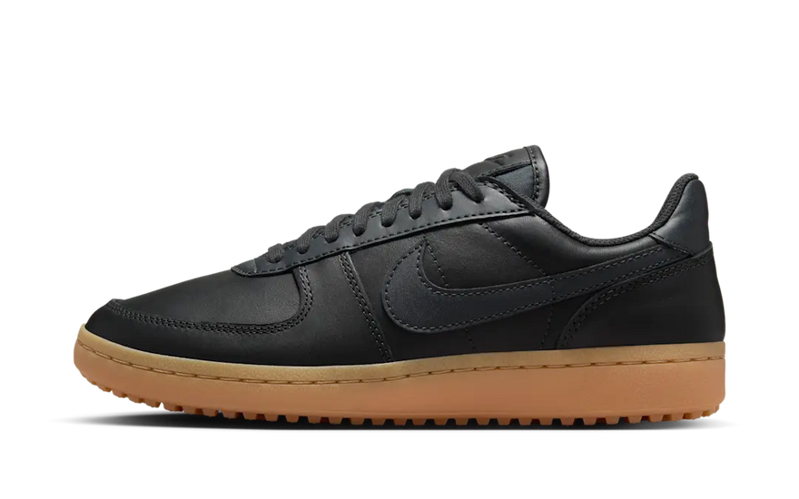 Nike Field General 82 Off Noir Gum — Städtischer Minimalismus mit Kaugummisohle