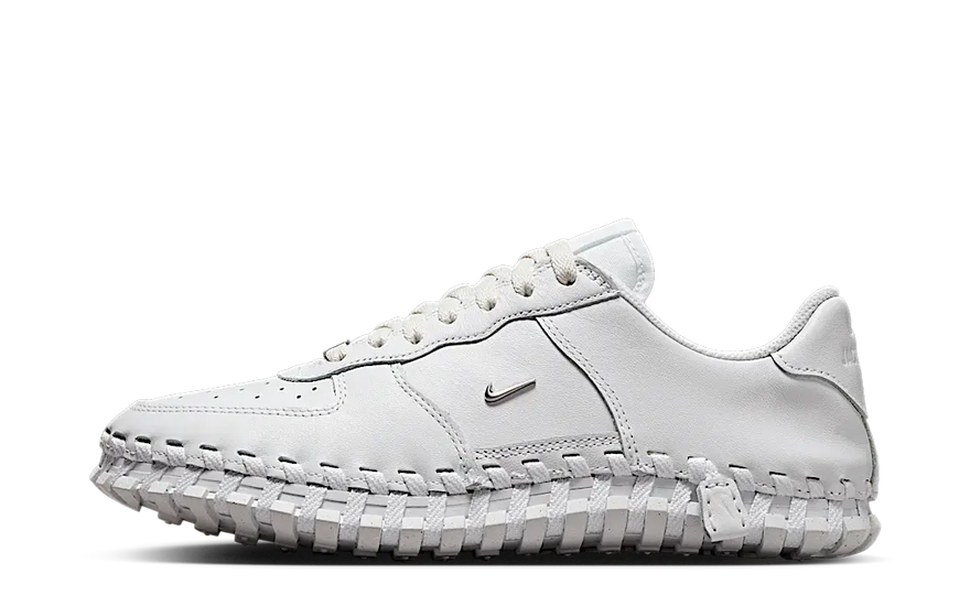 Nike J Force 1 Low LX Jacquemus Bianco: la scarpa sportiva essenziale che ti serve