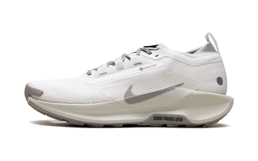 Nike React Pegasus Trail 5 Gore-Tex SP Summit White College Grey Bone: la trail impermeable que también funciona en ciudad