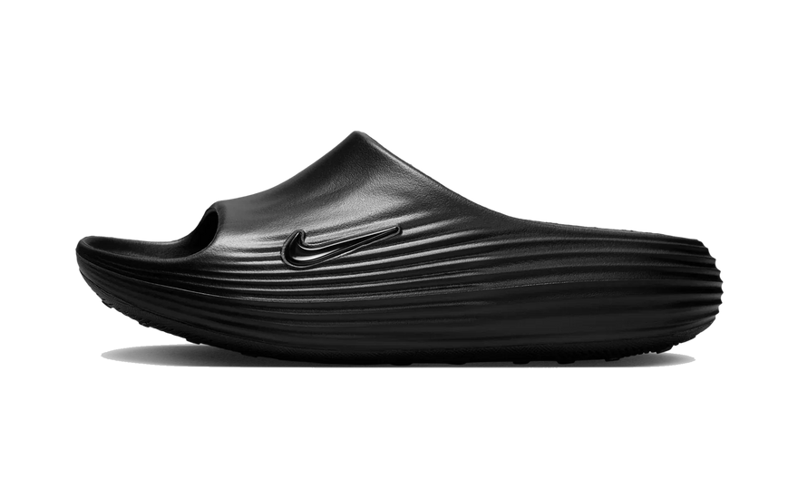 Nike ReactX Rejuven8 Slide Triple Black: la chancla de recuperación que se convirtió en uniforme diario