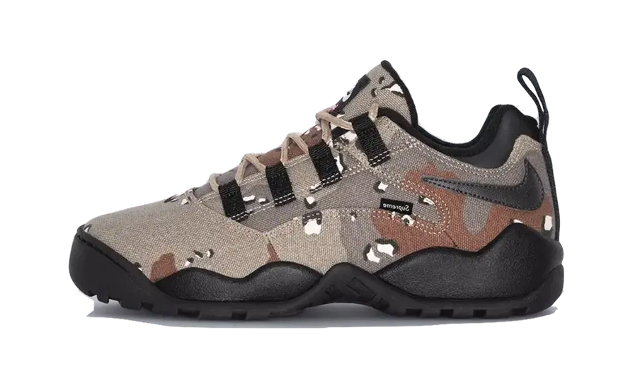 Nike SB Darwin Low Supreme Desert Camo: Skate schoenen met camouflage en stedelijke stijl