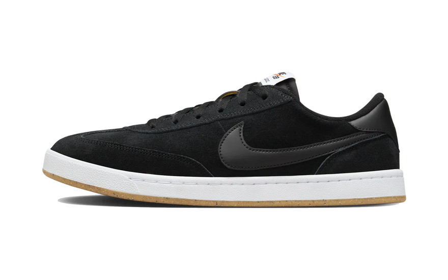 Nike SB FC Classic Black White Vivid Orange: la silueta de fútbol sala que el skate reclamó