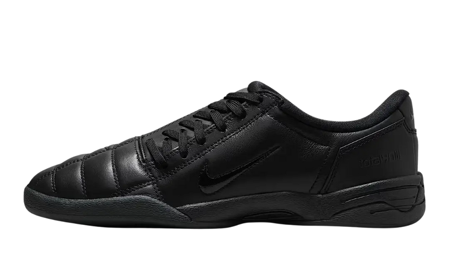 Nike Total 90 3 Triple Black — Den sorte støvle, der hersker på banen