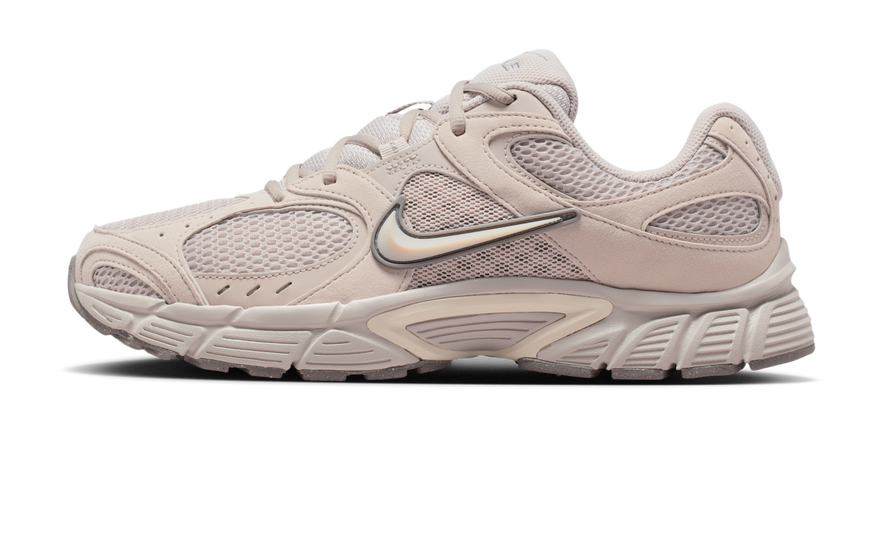 Nike V5 RNR Moon Particle Light Brown: el runner Y2K en marrón que domina 2026