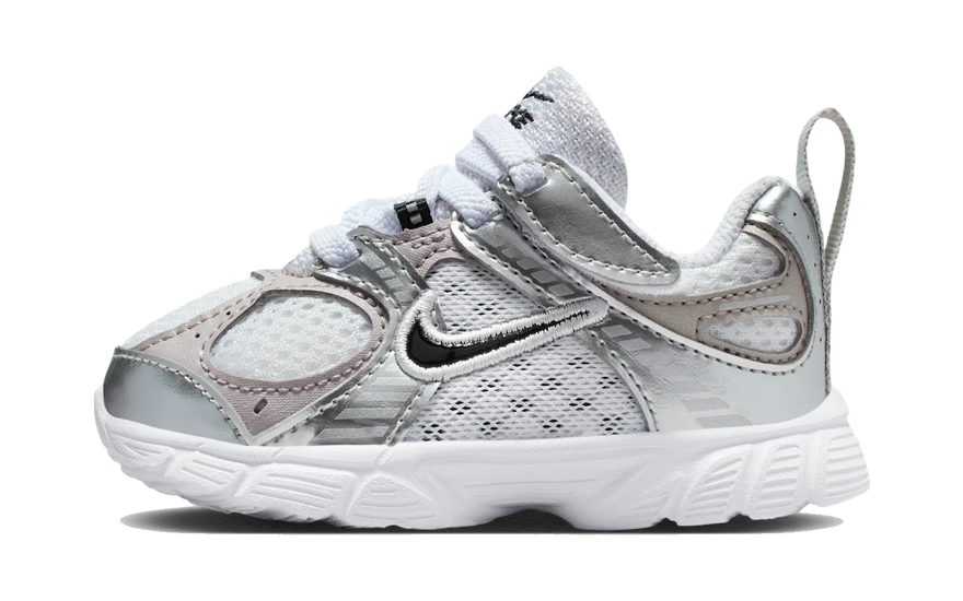 Nike V5 RNR White Vast Grey (TD): το tech runner της Nike σε mini έκδοση