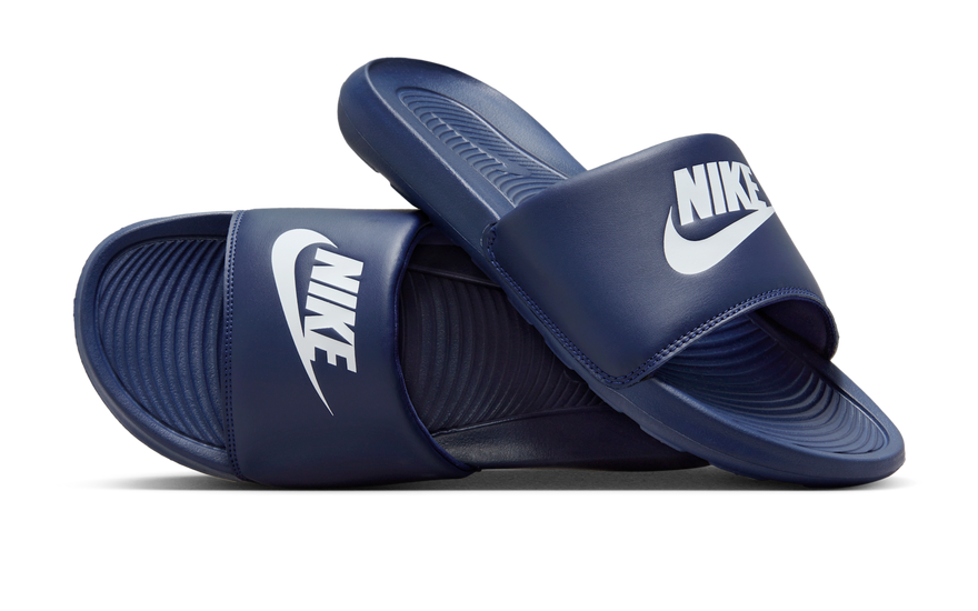 Nike Victori One Slide Midnight Navy White: la chancla de espuma que no te vas a querer quitar