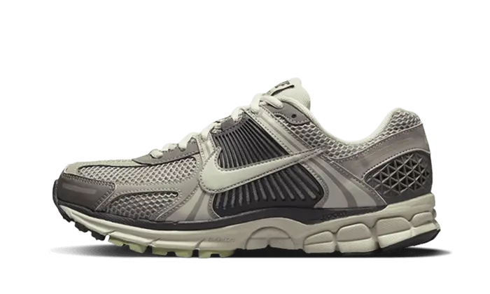 Nike Zoom Vomero 5 Cobblestone: Amortiguación Zoom Air y estilo urbano que quieres probar