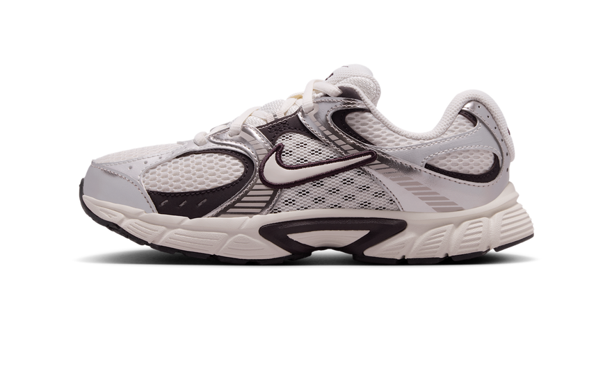 Nike V5 RNR Phantom/Moon Particle/Burgundy Ash/Phantom - Rendimiento y estilo urbano