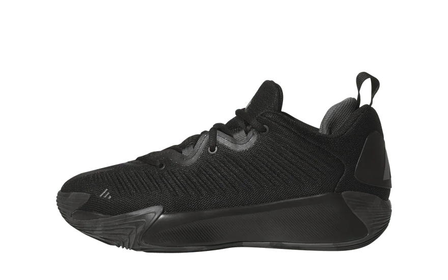 Adidas Initiation Black Iron Metallic: la zapatilla de baloncesto negra que también manda en la calle