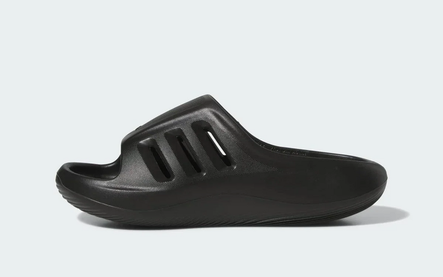 Adidas adiFOM IIInfinity Slide Triple Black: la sandalia monobloque que arrasa en 2026